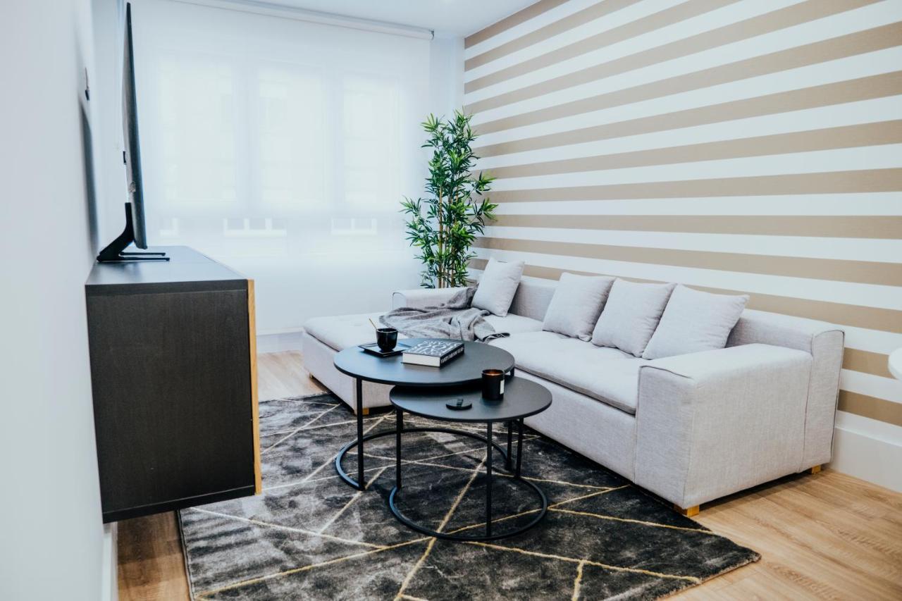Appartamento Apartamento Augusto Junquera Oviedo Esterno foto